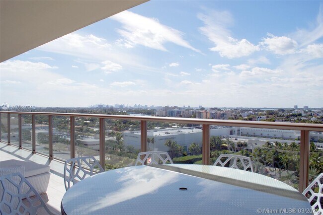 Foto del edificio - 9701 Collins Ave
