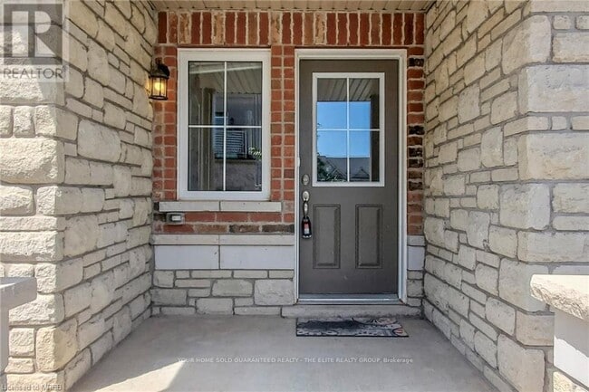 Building Photo - 5010 DeSantis Dr