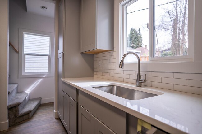 Foto del edificio - 5024 SE Clay St