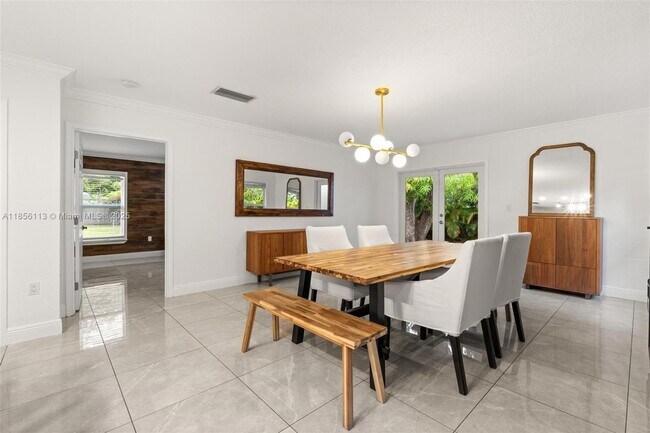 Foto del edificio - 1081 NE 132nd St