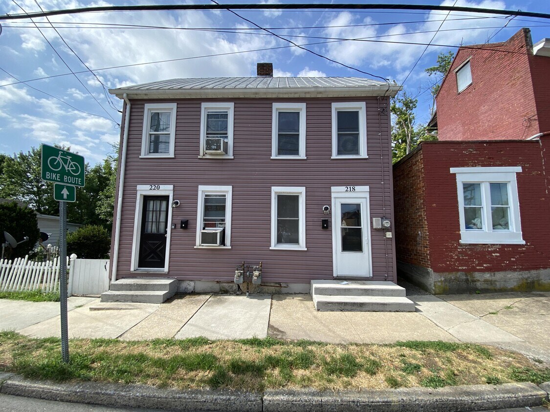Primary Photo - 218 E North St