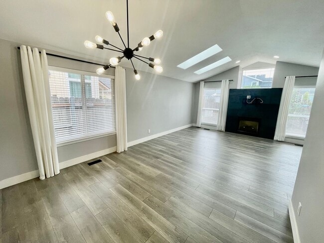 Building Photo - Light and Bright 3bd/2bath Hillsboro Home ...