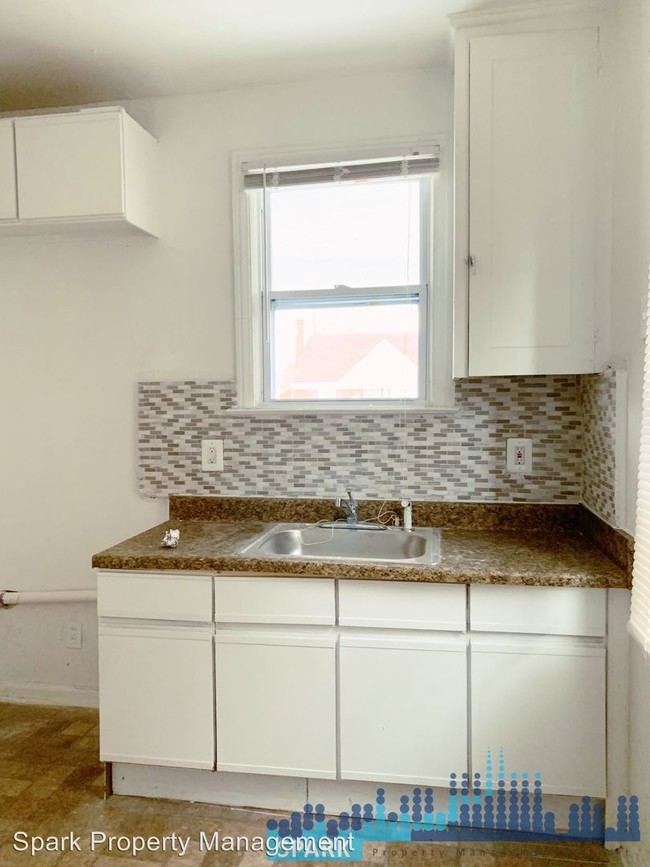 Building Photo - 2 br, 1 bath House - 16719 Biltmore