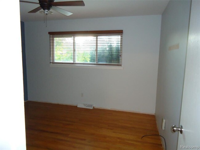 Building Photo - 36464 Jeffrey Dr