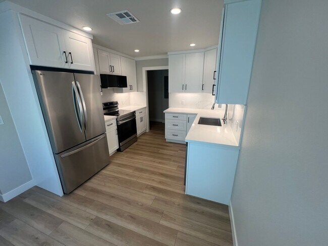 Foto del edificio - 630 Hollenbeck Ave