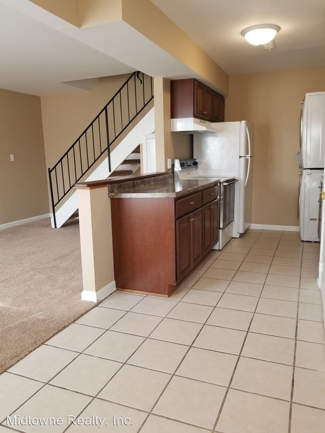 Building Photo - 4816-4816 Woodmark Dr