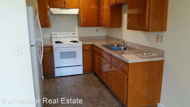Foto del edificio - 1025 Meadow Lake Dr