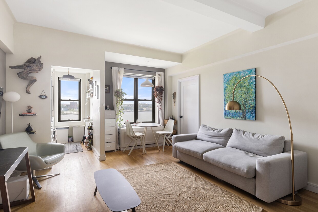 Photo - 230 Riverside Dr (New York, NY)