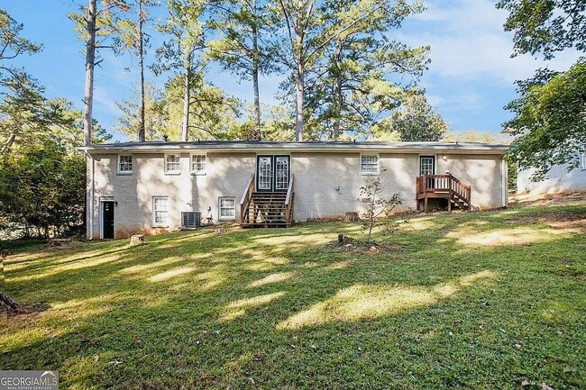 Building Photo - 2112 Royal Fox Way