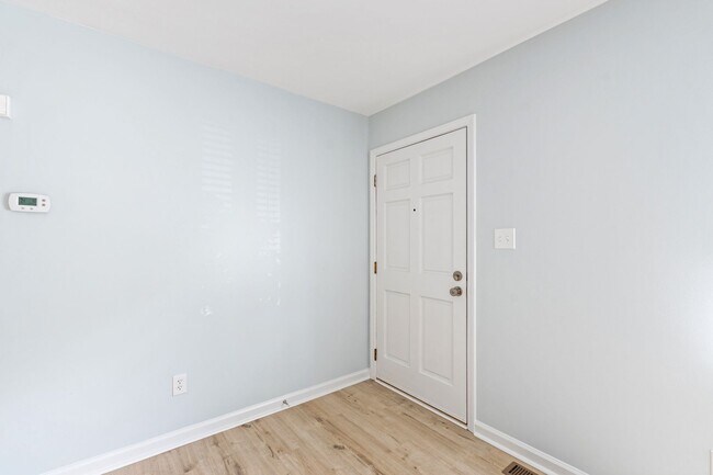 Foto del edificio - Charming 3-Bedroom Home in Prime Clayton l...