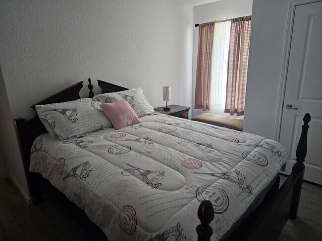 Building Photo - 9434 Somerset Wy