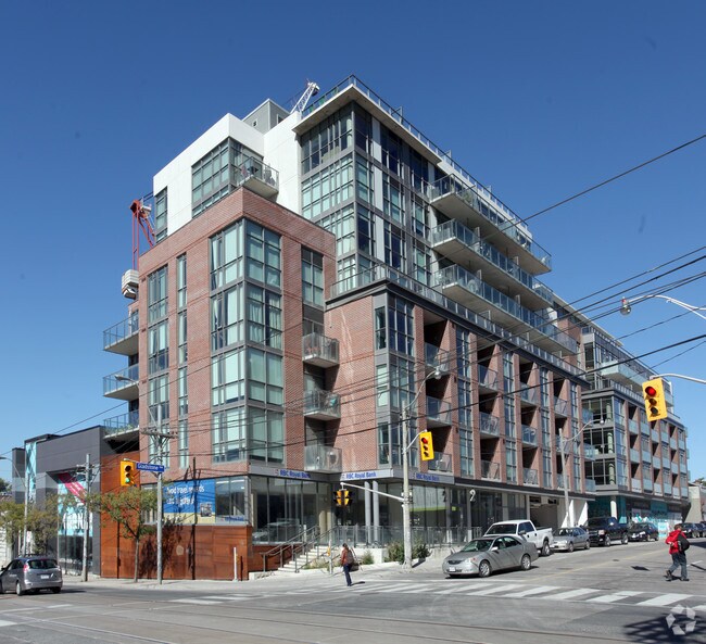 Building Photo - 2-4 Gladstone Ave