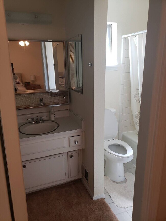 Building Photo - Beautiful 3 Bdr/2Bth home located in the U...