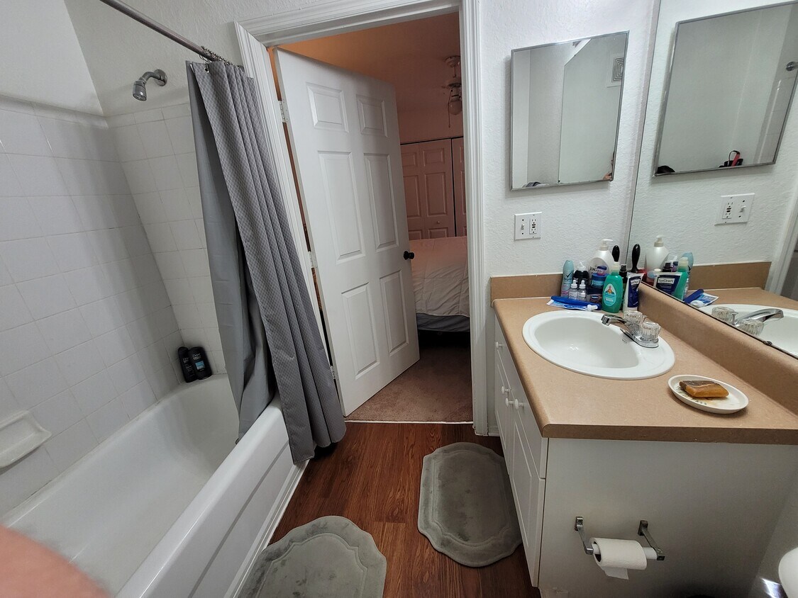 Building Photo - 12161 Renaissance Ct
