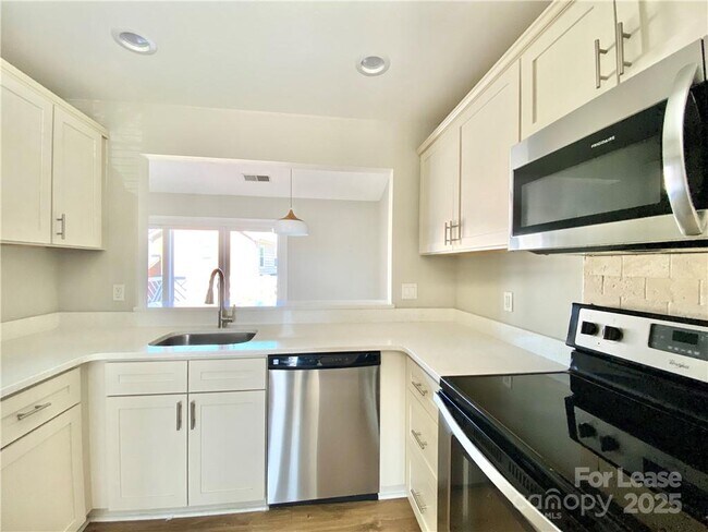 Foto del edificio - 9213 Kings Canyon Dr
