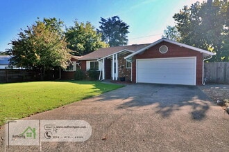 Building Photo - 2202 Canal Dr
