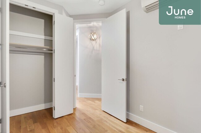 Building Photo - ROOM ONLY in 5-bed/2.5-bath Home