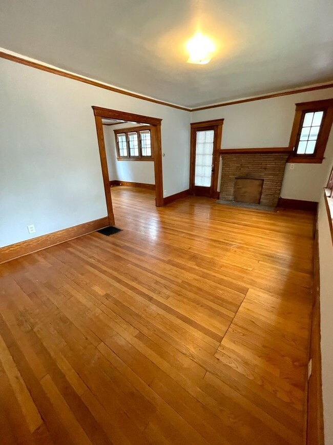 Photo - 914 Vaughn St Apartment