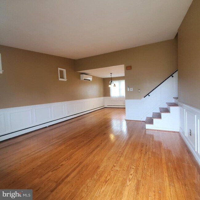 Building Photo - 410 Milmar Rd