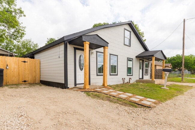 Building Photo - Newly Remodeled One Bed, One Bath in Cleburne