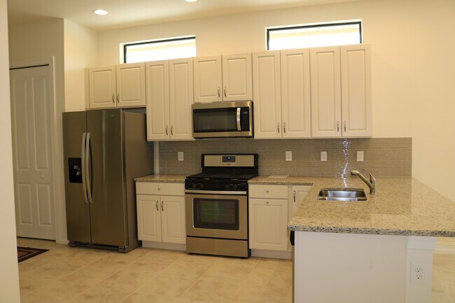Building Photo - ** Venetian Point Villa ~ 2+Den ~ 2 Car Ga...