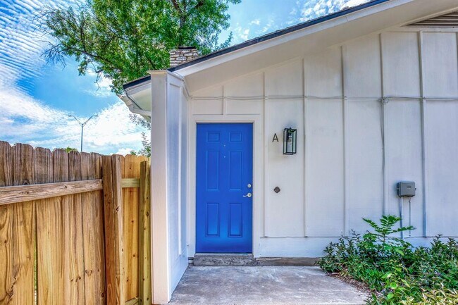 Building Photo - 202 W William Cannon Dr