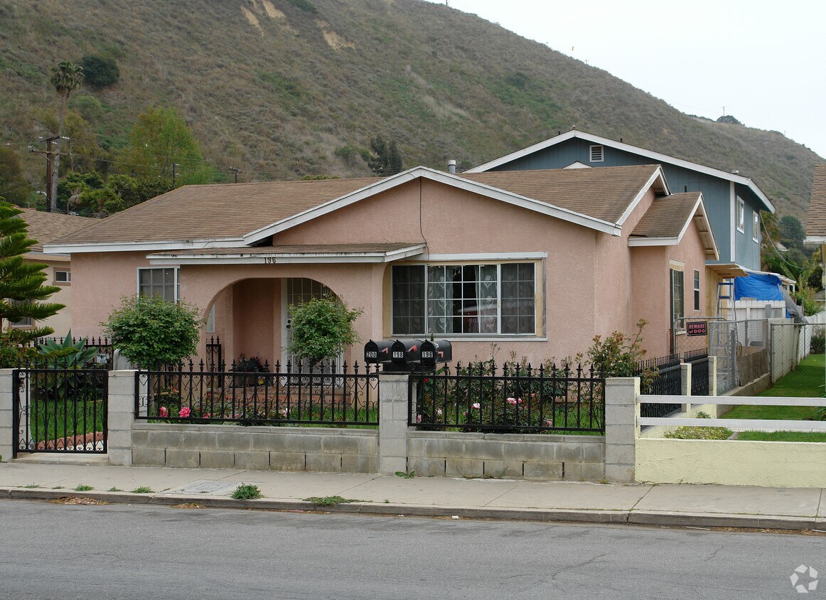Primary Photo - 196-198 200 Kellogg St