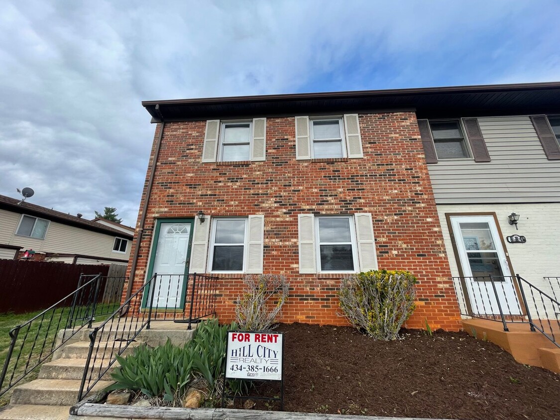 Primary Photo - Old Forest Rd Area Townhouse
