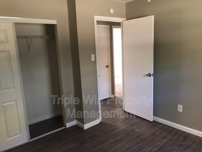 Building Photo - 11627 Petite Chalet Dr