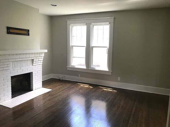 Building Photo - Location, Location, Location! 4br/2ba Home...