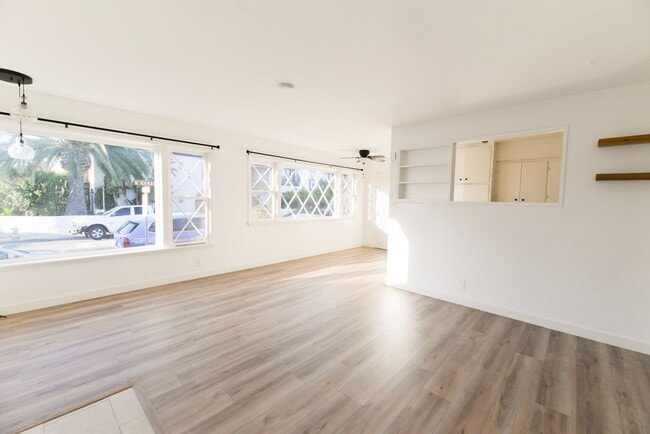 Building Photo - 810 Buena Vista