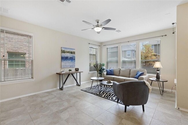 Foto del edificio - 404 Buttercup Creek Blvd