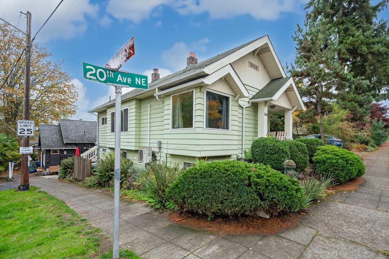 Foto principal - 5516 20th Ave NE