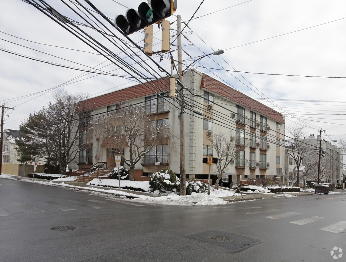 300 Seaside Ave, Stamford, CT 06902 Apartments in Stamford, CT