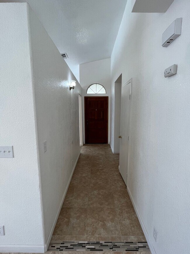 Foto del edificio - NE Visalia home coming soon