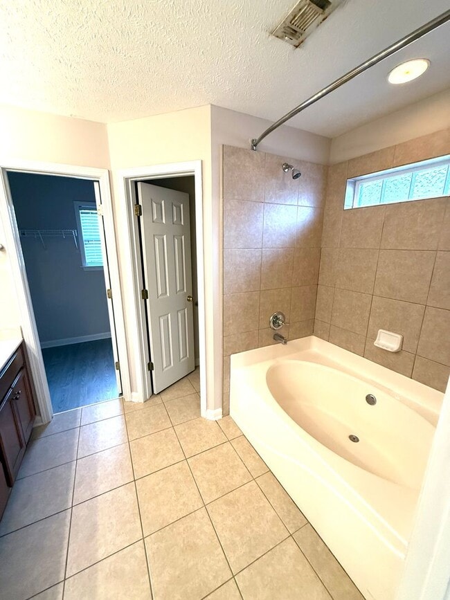 Foto del edificio - ** 3 bedroom 2 bath located off Taylor road **Call 334-366-9198 to schedule a self-tour