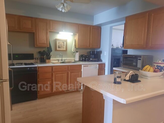 Foto del edificio - 34838 Catherine St