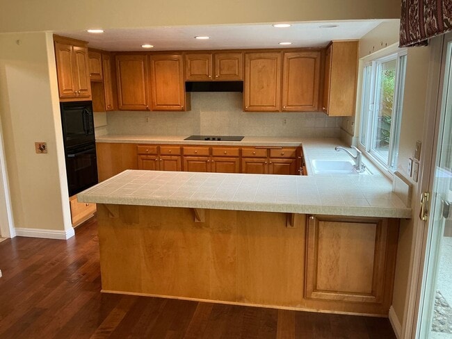 Building Photo - Charming 4 Bedroom 2 Bath 2 Story Home in the City of Fullerton