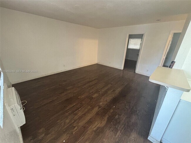 Foto del edificio - 300 SW 4th Ct