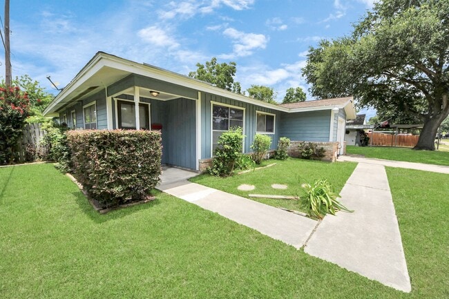 Building Photo - 1324 Bennett Dr