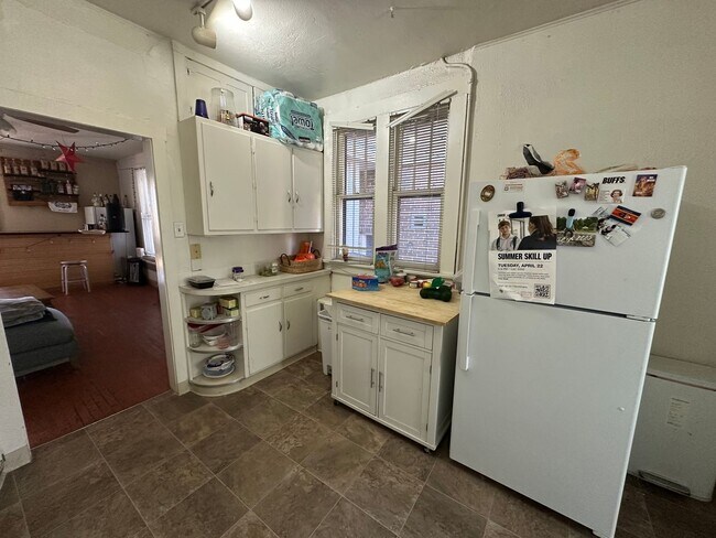 Building Photo - 715-723 19th