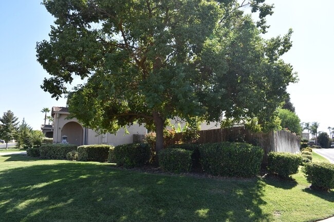 Building Photo - 11079 Malibu Ave