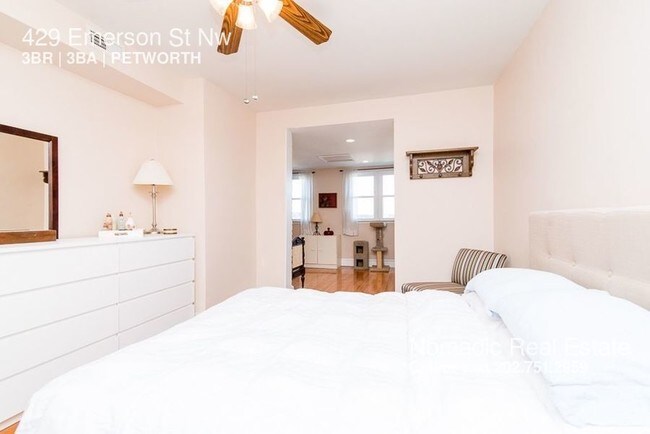 Foto del edificio - 429 Emerson St NW