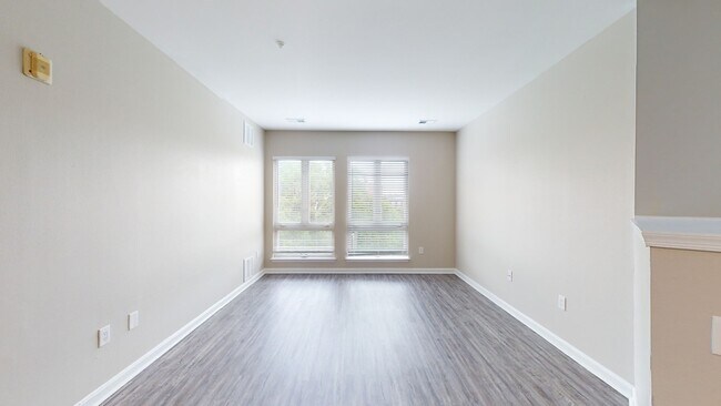 Interior Photo - 20 Lambourne