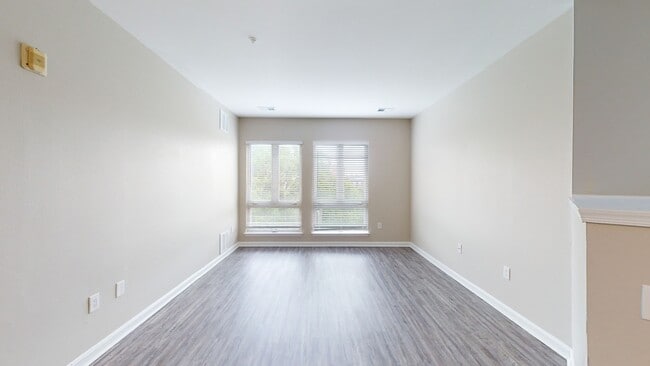 Interior Photo - 20 Lambourne