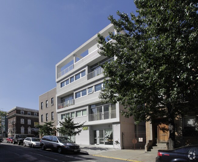 Primary Photo - 361 Manhattan Ave