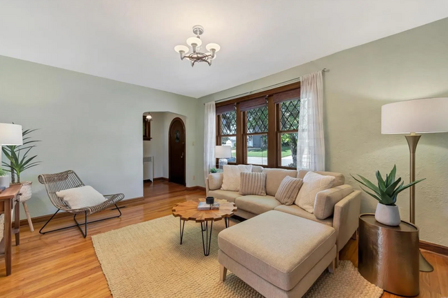 Foto del edificio - 9316 Althea Ave