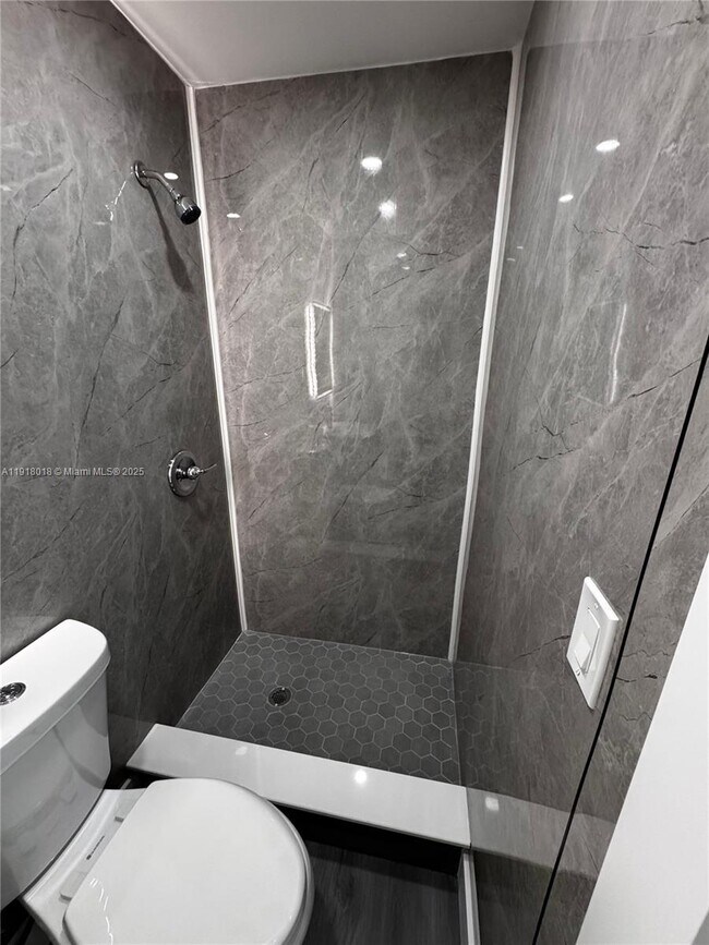 Foto del edificio - 3033 NW 32nd St