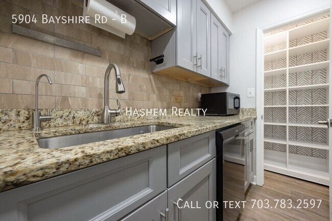 Foto del edificio - 5904 Bayshire Rd