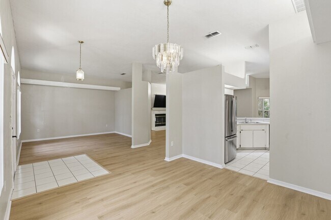 Building Photo - 4 bedroom 3 bath home in NW Broadmoor